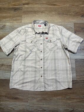 Wrangler Men's Short-Sleeve Plaid Button-Up Shirt - Light Gray and White